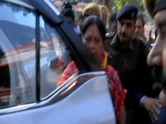 વસુંધરા માટે કમાન્ડોએ કારનો દરવાજો ખોલ્યો પણ વસુંધરાએ દરવાજો બંધ કરી દીધો ને......જુઓ વીડિયો