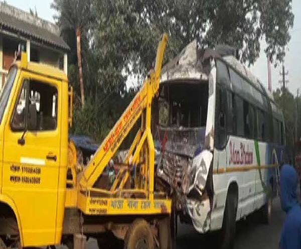 পূ. মোদিনীপুরে জোড়া বাস দুর্ঘটনায় আহত ৬৫, নদিয়ায় বাস উল্টে আহত ১৫ ২৩ জেলার বাছাই খবর, সব জেলার সব খবর, এক ঝলকে পূ. মোদিনীপুরে জোড়া বাস দুর্ঘটনায় আহত ৬৫, নদিয়ায় বাস উল্টে আহত ১৫ ২৩ জেলার বাছাই খবর, সব জেলার সব খবর, এক ঝলকে