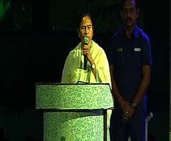 ফোন-নেটে অবাধে নজরদারি: নিয়ে কেন্দ্রের নতুন নির্দেশিকাকে আক্রমণ মমতার
