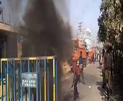 বেআইনি অনুপ্রবেশকারী ধরপাকড় অভিযানকে কেন্দ্র করে রণক্ষেত্র গোয়ালপোখরের ডাঙ্গিবস্তি, ইটবৃষ্টি, পুলিশের গুলিতে দু’জন আহত বলে অভিযোগ