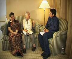 স্ত্রীর আবদার রাখতে নতুন রাগ তৈরি করলেন। অথচ খোদ স্ত্রীই তা জানতে পারলেন খবরের কাগজ পড়ে! বাড়িতে সাংস্কৃতিক চর্চার পরিবেশ থেকে দুই ছেলেকে তালিম দেওয়া, এ সমস্ত নানা গল্প নিয়ে আলাপচারিতায় সস্ত্রীক আমজাদ আলি খান