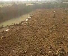 চাষের জমিতে অবৈধ খনন, প্রতিবাদ করলে হুমকির অভিযোগ পঞ্চায়েতের উপপ্রধানের বিরুদ্ধে