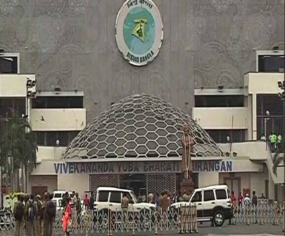 আর কিছুক্ষণ পরেই বিবেকানন্দ যুবভারতী ক্রীড়াঙ্গনে শুরু হতে চলেছে ইস্টবেঙ্গল-মোহনবাগানের ম্যাচ, আই লিগের লড়াইয়ে দু’দল মুখোমুখি হওয়ার আগে কী বলছেন সমর্থকরা? 