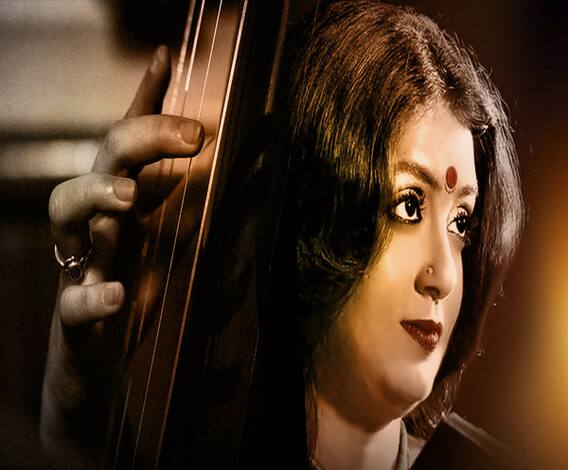 গানের কলিতে ঈশ্বরের কাছে অমরত্বের বর চাওয়া! শুভমিতার কণ্ঠে রবি ঠাকুরের গান