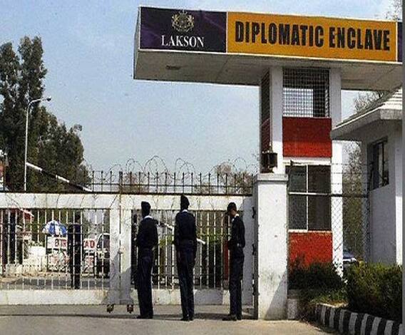 পাকিস্তানে কর্মরত ভারতীয় কূটনীতিকদের হয়রানি