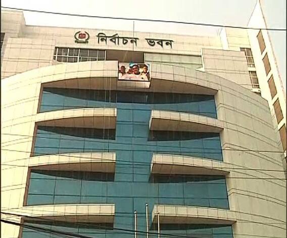 আগামীকাল বাংলাদেশে নির্বাচন। লড়াই আওয়ামি লিগ নেতৃত্বাধীন মহাজোট ও বিএনপি নেতৃত্বাধীন ঐক্য ফ্রন্টের মধ্যে