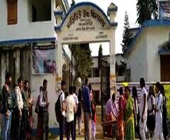 দাড়িভিট হাইস্কুলে তালা ঝুলিয়ে ফের বিক্ষোভ মৃতের পরিজনেদের