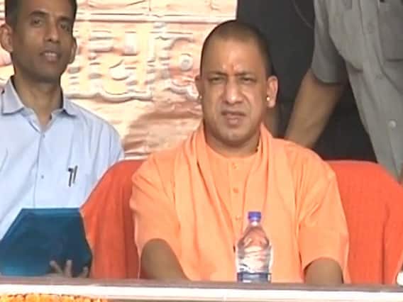 बुलंदशहर हिंसा: शहर आग में लिपटा था लेकिन सीएम योगी उठा रहे थे लाइट और साउंड शो का लुत्फ