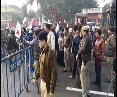 পশ্চিম বর্ধমান থেকে নবান্ন পর্যন্ত এসএফআই-ডিওয়াইএফআইয়ের বাইক মিছিল, আটকাল পুলিশ, ধস্তাধস্তি