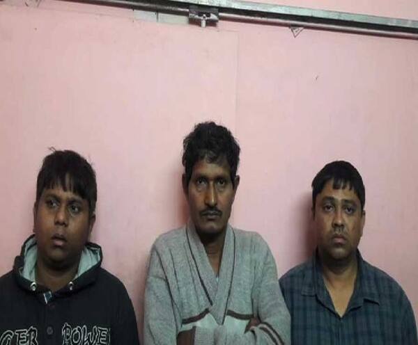 স্বল্প সুদে গৃহঋণ ও গাড়ির ঋণ দেওয়ার প্রতিশ্রুতি দিয়ে ‘প্রতারণা’, ডায়মন্ড হারবার থেকে সিআইডি-র হাতে গ্রেফতার ৩ স্বল্প সুদে গৃহঋণ ও গাড়ির ঋণ দেওয়ার প্রতিশ্রুতি দিয়ে ‘প্রতারণা’, ডায়মন্ড হারবার থেকে সিআইডি-র হাতে গ্রেফতার ৩