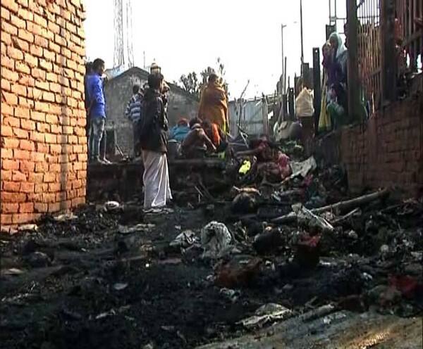 সন্তোষপুরে আগুন লাগার তদন্তে পুলিশ, পশ্চিম বর্ধমানে যুব তৃণমুল নেতার গাড়িতে আগুন, সব জেলার সব খবর, এক ঝলকে সন্তোষপুরে আগুন লাগার তদন্তে পুলিশ, পশ্চিম বর্ধমানে যুব তৃণমুল নেতার গাড়িতে আগুন, সব জেলার সব খবর, এক ঝলকে