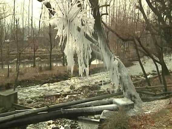 जम्मू-कश्मीर की वादियों में बर्फ ही बर्फ, पर्यटक उठा रहे हैं लुत्फ, देखें तस्वीरें | मास्टर स्ट्रोक