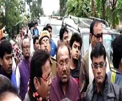 আরামবাগে তৃণমূল নেতা খুন, মন্ত্রীদের ঘিরে বিক্ষোভ স্থানীয়দের
