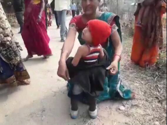 Toddler reportedly forced to remove black sweater at Assam CM's function | Election Viral