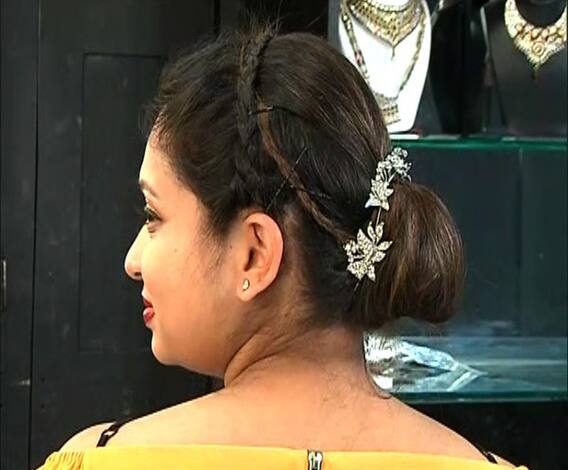 VIDEO | नॅचरल बॅंड विथ बन हेअरस्टाईल कशी करावी? | घे भरारी | व्हा परफेक्ट | एबीपी माझा