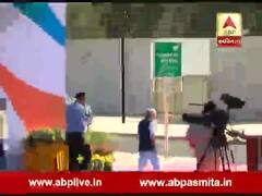 મોદી-રૂપાણી ઇલેક્ટ્રિક કારમાં બેઠા ને એકલા પડી ગયેલા નીતિન પટેલ ચાલતા ચાલતા બહાર નીકળી ગયા, જુઓ વીડિયો