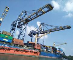 কর্মীদের একাংশের কর্মবিরতির জেরে আজও অচলাবস্থা হলদিয়া বন্দরে 