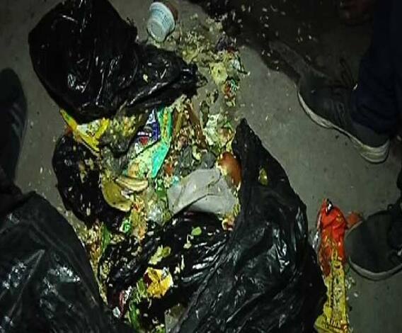 এনআরএসে উদ্ধার প্লাস্টিকের প্যাকেটে মোড়া ১৬টি কুকুর শাবকের মৃতদেহ, চাঞ্চল্য