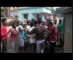 নিম্নমানের রাস্তা তৈরির অভিযোগে বোলপুরের রায়পুর গ্রামে উত্তেজনা, ধস্তাধস্তি, বন্ধ রাস্তা তৈরির কাজ 