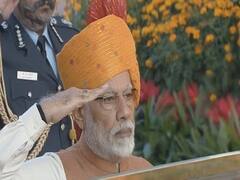 PM મોદીએ અમર જવાન જ્યોતિ પહોંચીને શહીદોને આપી શ્રદ્ધાંજલિ, જુઓ વીડિયો