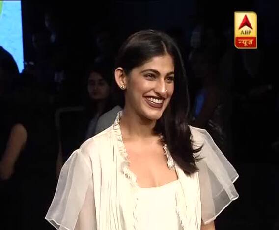 Lakme Fashion Week 2019: बॉलीवुड सितारों ने बिखेरा अपना जलवा, पुराने हिंदी गानों पर मॉडल्स ने किया रैंप वॉक