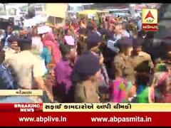 મહેસાણાઃ ન.પા.ના 200થી વધુ સફાઇ કામદારોએ કર્યો ચક્કાજામ, પોલીસે પકડી પકડીને બેસાડી દીધા અંદર, જુઓ વીડિયો