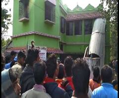 ঝাড়গ্রামের সাঁকরাইল থানার মুড়াকাটিতে গৃহবধূর রহস্যমৃত্যু, শ্বশুরবাড়িতে ভাঙচুর উত্তেজিত জনতার