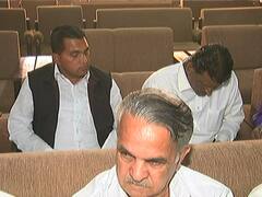 ગાંધીનગરઃ કોંગ્રેસ પ્રભારી રાજીવ સાતવે બોલાવેલી બેઠકમાં કયા 10 ધારાસભ્યો રહ્યા ગેરહાજર? જુઓ વીડિયો