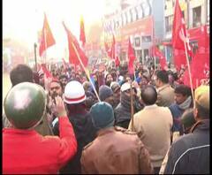 আসানসোলে বনধ সমর্থকদের সঙ্গে পুলিশের ধস্তাধস্তি