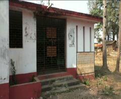 দেখুন, কী দশা বাঁকুড়ার সিমলাপাল ব্লকের দুবরাজপুর হাতিভাড়ি প্রাথমিক স্বাস্থ্য কেন্দ্রের 