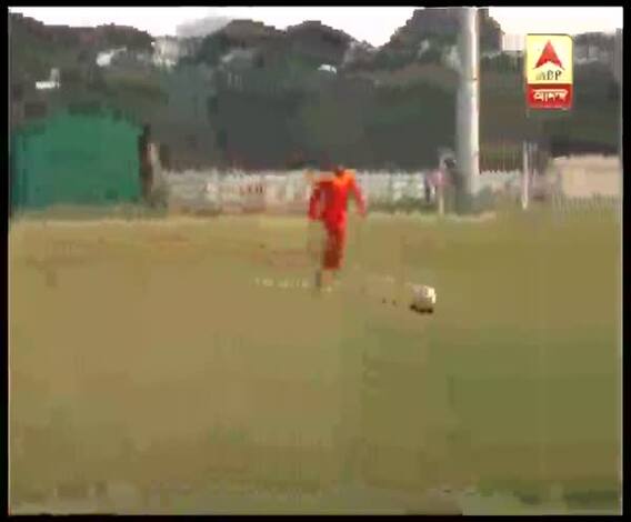 শারীরিক অসুস্থতার বাধা কাটিয়ে ফুটবল মাঠে লাল হলুদ ফুল ফোটাচ্ছে ছোট্ট সাগ্নিক