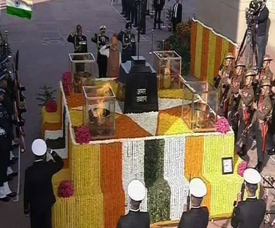 ৭০তম প্রজাতন্ত্র দিবসে অমর জওয়ান জ্যোতিতে শ্রদ্ধাঞ্জলি অর্পণ প্রধানমন্ত্রীর, প্রধান অতিথি দক্ষিণ আফ্রিকার প্রেসিডেন্ট সিরিল রামাফোসা