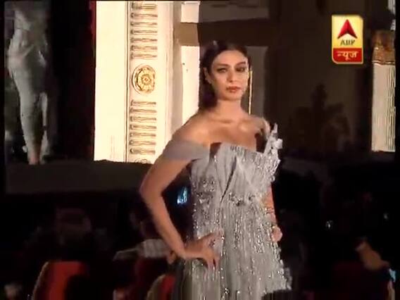 मुंबई के रॉयल ओपेरा हाउस में हुआ लैक्मे फैशन वीक का ओपनिंग शो, देखें वीडियो