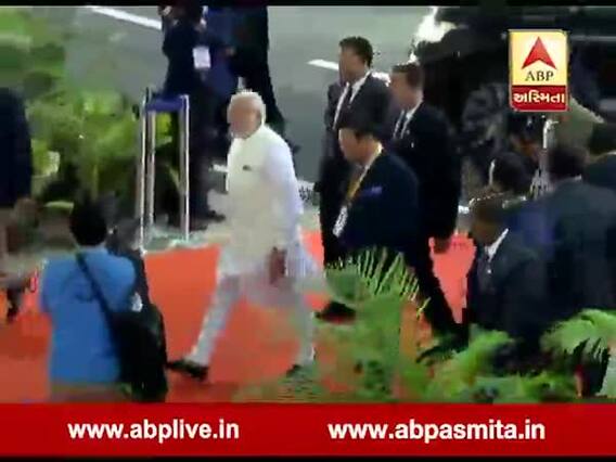 વાઇબ્રન્ટ સમિટ 2019માં ભાગ લેવા વડાપ્રધાન મોદી પહોંચ્યા સ્ટેજ પર, જુઓ વીડિયો