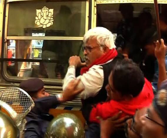 যাদবপুরে গ্রেফতার সুজন চক্রবর্তী, ধর্মঘট-ধুন্ধুমার বহাল দ্বিতীয় দিনেও