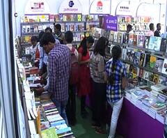 VIDEO | साहित्य संमेलनातील बुक स्टॉलवर पुस्तक खरेदीसाठी गर्दी | यवतमाळ | एबीपी माझा