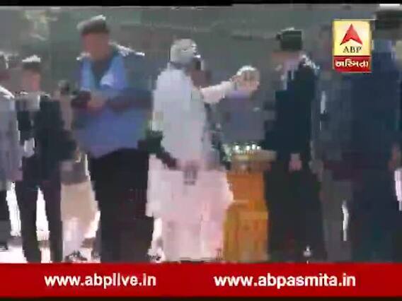 મોદીના કમાન્ડોએ ભાજપના કયા ટોચના નેતાને રોક્યા, મોદીએ ઉભા રહીને આવવા દેવા ઇશારો કર્યો, જુઓ વીડિયો