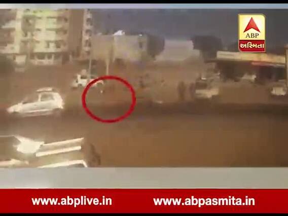 ખંભાળિયામાં કારચાલકે સાયકલ સવારને ટક્કર મારીને ફૂટબૉલની જેમ હવામાં ઉછાળ્યો, યુવાનનું મોત, જુઓ વીડિયો 