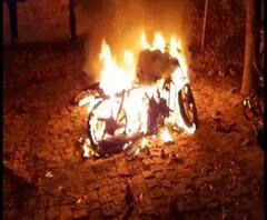 অমিত শাহের সভা ঘিরে তৃণমূল-বিজেপির লড়াইয়ে রণক্ষেত্র কাঁথি, তৃণমূলের পার্টি অফিসে হামলা, বিজেপির বাসে তাণ্ডব