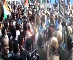 কংগ্রেসের আইন অমান্য আন্দোলন নিয়ে ধুন্ধুমার
