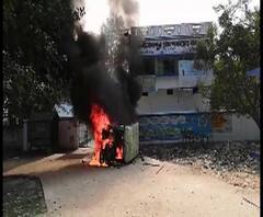 সড়ক দুর্ঘটনাকে কেন্দ্র করে রণক্ষেত্র নদিয়ার পলাসিপাড়া, ইটবৃষ্টি