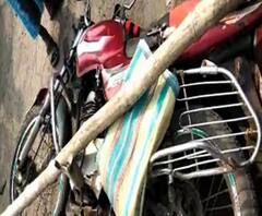 দক্ষিণ ২৪ পরগনার কাশীপুর থানার গাবতলায় তল্লাশির সময় পালাতে গিয়ে বাইক থেকে পড়ে গুরুতর জখম এক আরোহী, পুলিশের সঙ্গে ধস্তাধস্তি স্থানীয়দের