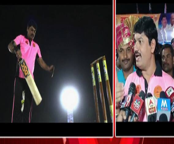 VIDEO | नाथ प्रतिष्ठानच्या क्रिकेट स्पर्धेत धनंजय मुंडेंची फटकेबाजी | बीड | एबीपी माझा