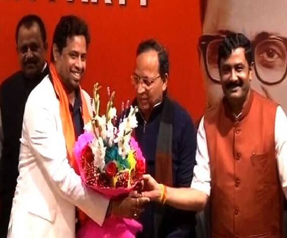 বিজেপিতে যোগ বিষ্ণুপুরের তৃণমূল সাংসদ সৌমিত্র খাঁর, পা বাড়িয়ে আরও ৬, দাবি গেরুয়া শিবিরের