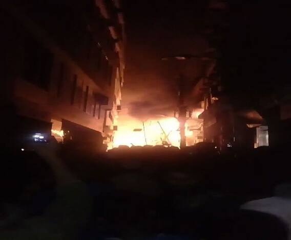 বাংলাদেশে ভয়াবহ অগ্নিকাণ্ডে অন্তত ৬৯ জনের মৃত্যু, বাড়তে পারে মৃতের সংখ্যা 