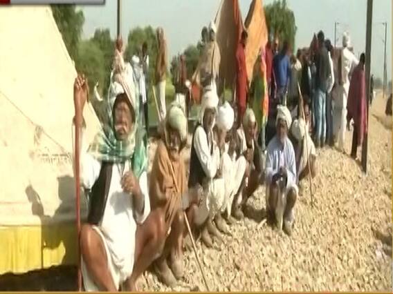 राजस्थान में गुर्जर समाज का आंदोलन जारी, सवाई माधोपुर में ट्रैक पर प्रदर्शनकारियों ने डेरा डाला