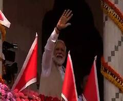 ঠাকুরনগরে বড়মার সঙ্গে দেখা করলেন নরেন্দ্র মোদি, ঠাকুরবাড়ির নাটমন্দিরে পুজোও দিলেন প্রধানমন্ত্রী