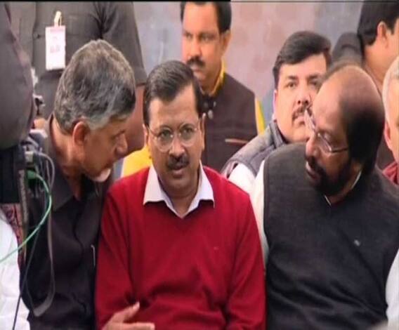 কেজরিওয়ালের ডাকে বিরোধী দলের ধর্না সমাবেশে থাকবেন মমতা