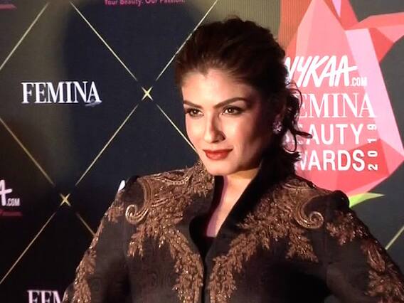 Femina Beauty Awards: खूबसूरत अंदाज में दिखीं रवीना टंडन, शहीद जवानों के बच्चों के लिए उठाएंगी ये कदम
