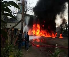 উত্তর ২৪ পরগণার কদম্বগাছিতে বনস্পতি তৈরির কারখানায় ভয়াবহ আগুন, ঘটনাস্থলে দমকলের ছ’টি ইঞ্জিন